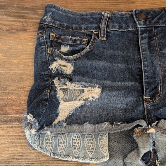 American Eagle Vintage Super Stretch Cut Off Hi Rise Shortie 12    -630B - Picture 2 of 9